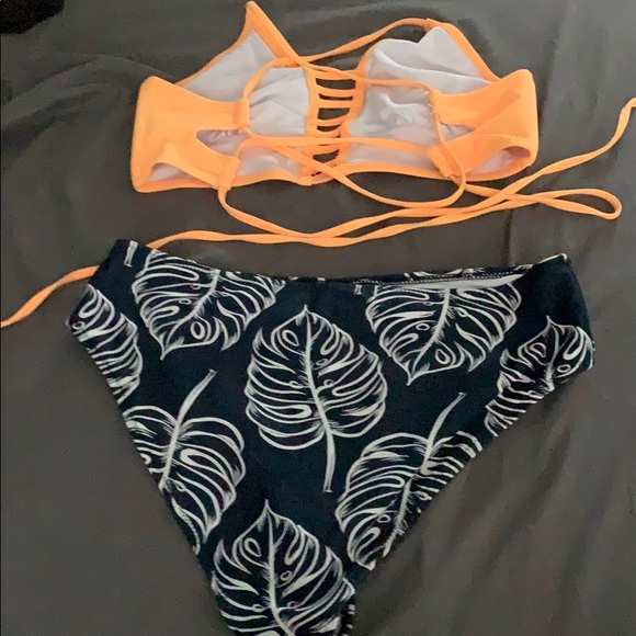 Bikini - Picture 2 of 2